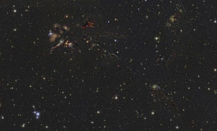 Un impresionante mosaico de cúmulos de estrellas jóvenes creado a partir de un millón de instantáneas del telescopio